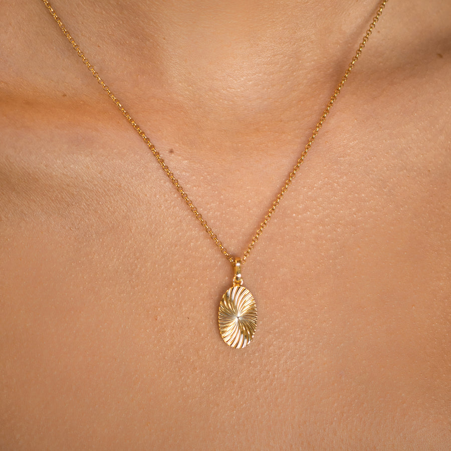 gold oval pendant necklace
