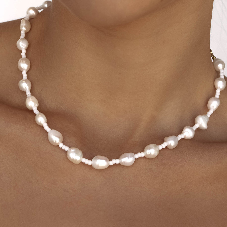 pearl choker necklace with beads