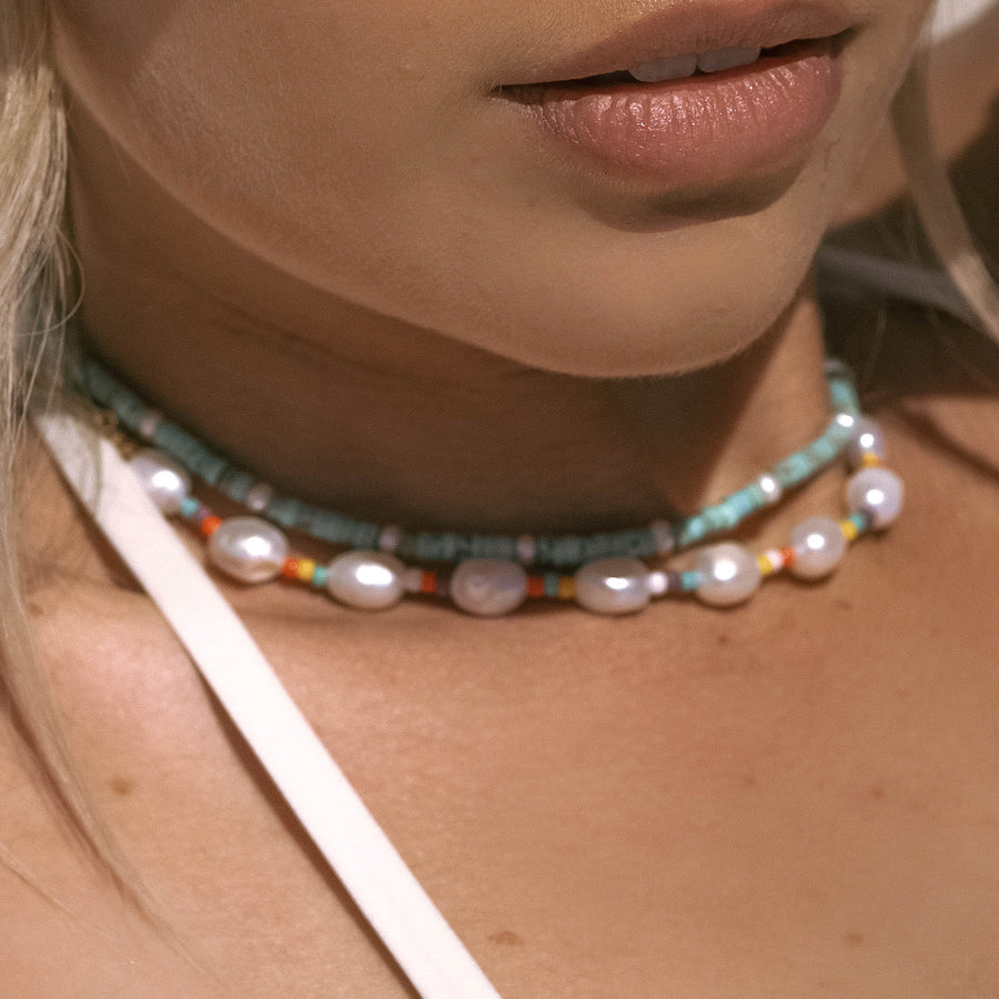 pearl choker necklace with coloured beads